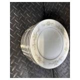 Noritake Melissa 3080 Contemporary Fine China - Floral Daisy Border Dinnerware Set