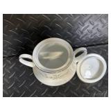 Noritake Melissa 3080 Contemporary Fine China - Floral Daisy Border Dinnerware Set