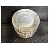 Noritake Melissa 3080 Contemporary Fine China - Floral Daisy Border Dinnerware Set