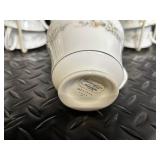 Noritake Melissa 3080 Contemporary Fine China - Floral Daisy Border Dinnerware Set