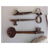 Vintage Pictures, Keys, Collar, Hankies