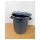 Rubbermaid Commercial Products BRUTE 10 Gal. Grey Round Vented Plastic Outdoor Trash Can with Lid for Offices/Warehouses/Commercial Environments