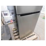 Vissani 18 cu. ft. Top Freezer Refrigerator in Fingerprint Resistant Stainless Look, Garage Ready