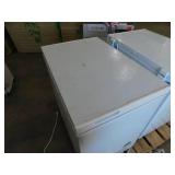 Vissani 7.0 cu. ft. Manual Defrost Chest Freezer with LED Light in White, Garage Ready