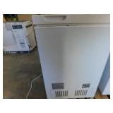 Vissani 7.0 cu. ft. Manual Defrost Chest Freezer with LED Light in White, Garage Ready