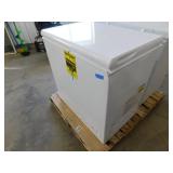 Vissani 7.0 cu. ft. Manual Defrost Chest Freezer with LED Light in White, Garage Ready