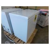 Vissani 7.0 cu. ft. Manual Defrost Chest Freezer with LED Light in White, Garage Ready