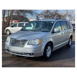 2009 CHRYSLER TOWN AND COUNTRY TOURING *No Accidents* (NO RESERVE)