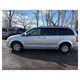 2009 CHRYSLER TOWN AND COUNTRY TOURING *No Accidents* (NO RESERVE)