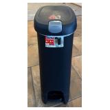 LL - Hefty 12-Gallon Step-On Trash Can