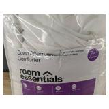 Room Essentials Down Alternative Comforter - Full/Queen, White - Brand New