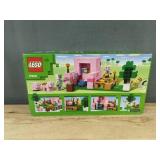 LEGO Minecraft The Baby Pig House, 21268 - Brand New *T