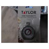 3 Turkey roasting pans and an oven ...