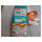 The Pioneer Woman Apron and Command...