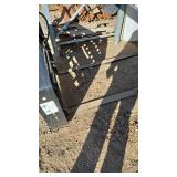 Hydraulic pallet forks for skidsteer