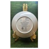 Joe DiMaggio Commemorative Plate, Great Moments in Baseball numbered Limited Edition ( Stand Not Included)