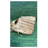 Spalding Babe Ruth Baseball Glove for a Left Handed