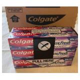 SSS. 18x 1.9oz Colgate MaxFresh w/ Whightening Knockout