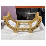 Wooden Floral Rocking Stand