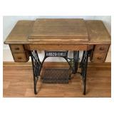 Antique Early 20th Century Singer Model 66 Sewing Machine
