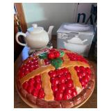 Teapot & Gravy Boat with Covered Ceramic Pie Plate