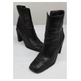 Guess Black Leather Knee-High Boots & Maurices Brown Suede Buckle Boots (6 pairs in total, all size 7)