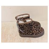 NEW CAT & JACK KIDS SHOES SIZE 6