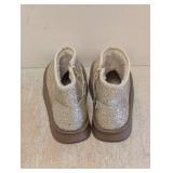 NEW CAT & JACK KIDS SHOES SIZE 4 GOLD