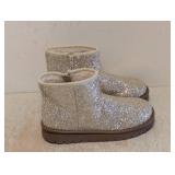 NEW CAT & JACK KIDS SHOES SIZE 4 GOLD
