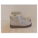 NEW CAT & JACK KIDS SHOES SIZE 4 GOLD