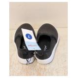 NEW CAT & JACK KIDS SHOES SIZE 7 BLACK