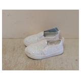 NEW CAT & JACK KIDS SHOES SIZE 5 WHITE/AF217 YANA