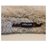 NEW KIRKLAND SIGNATURE PET BED CREAM