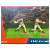 1997 Edition Starting Lineup, Mike Piazza Freeze Frame Los Angeles Dodgers ( 2 Figures Included)