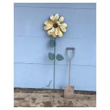 Metal Lawn Ornaments - Shovel & Sunflower