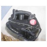 (EW5) Assorted Baseball Gloves...