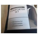 Full / Queen 3 piece comforter set...