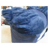 2 Decorative pillows, faux fur in a...