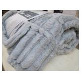 King size comforter with 2 shams...