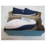 Toms size 7.5 slippers...