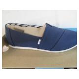 Toms size 7.5 slippers...