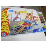 Hot Wheels City motorized roller co...