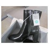 Size 8.5 heeled boots...