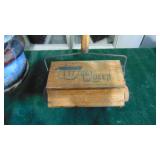Cute Vintage Little Queen Wooden Toy Sweeper