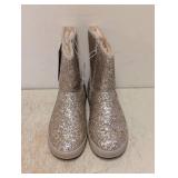 NEW CAT & JACK YOUTH BOOTS SIZE 5 GOLD/HOLLAND