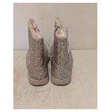 NEW CAT & JACK YOUTH BOOTS SIZE 5 GOLD/HOLLAND