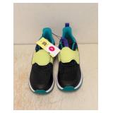 NEW ALL IN MOTION KIDS FALLON PERFORM SIZE 5 BLACK/GREEN