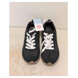 NEW CAT & JACK KIDS SHOES SIZE 4 BLACK