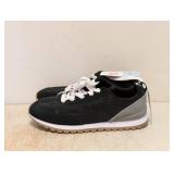 NEW CAT & JACK KIDS SHOES SIZE 4 BLACK