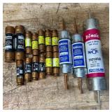 Fuse lot of 16